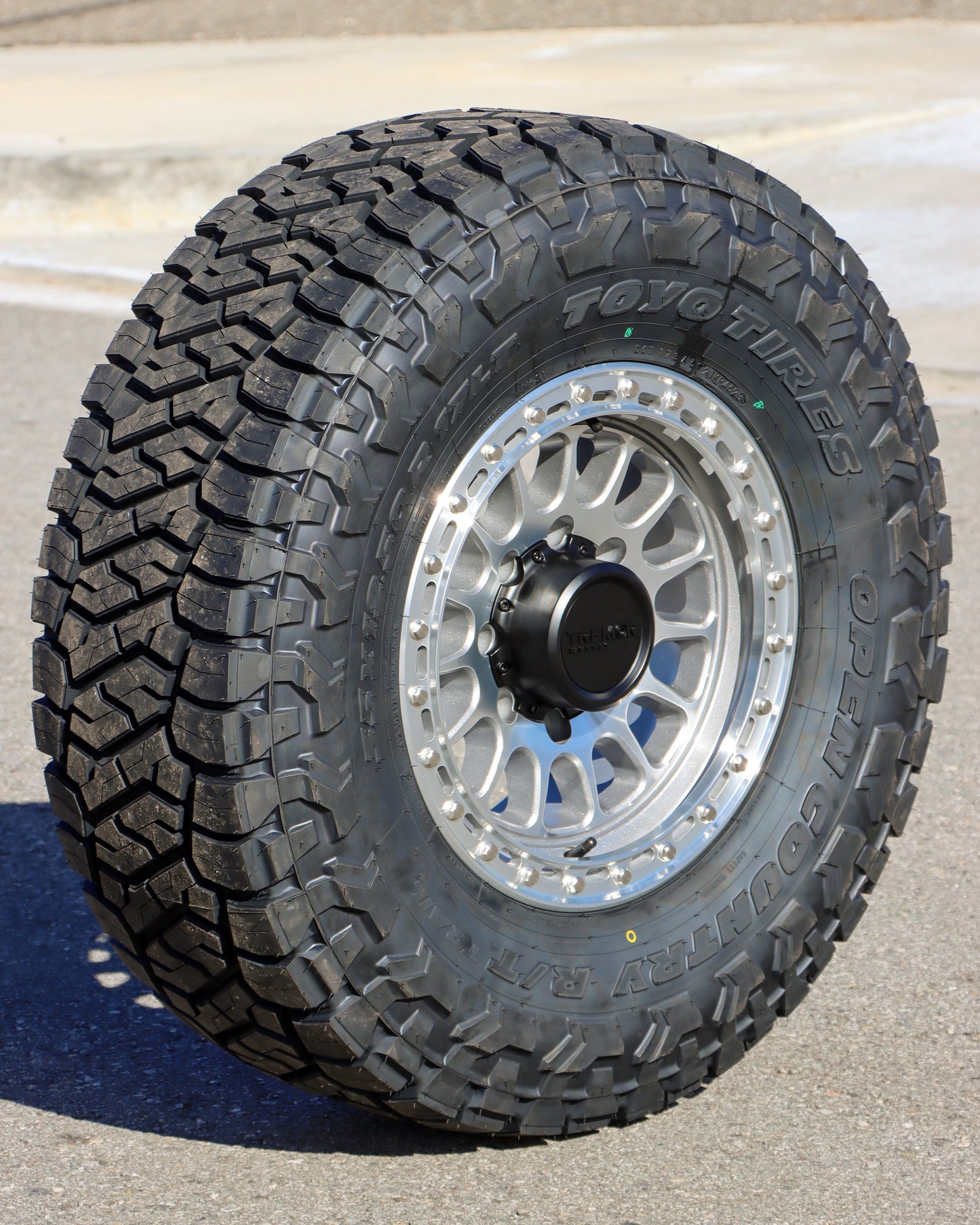 Tremor Aftershock 104 X Toyo RT Trail