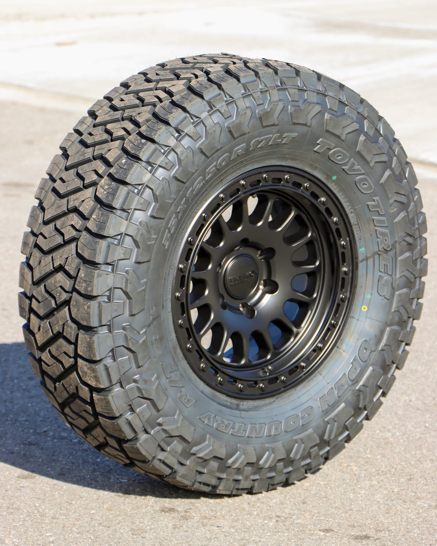 Tremor Aftershock 104 X Toyo RT Trail
