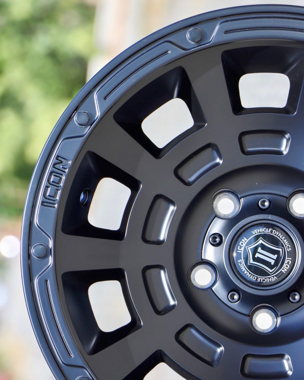 Close-up of the Icon thrust wheel in a satin black finish.