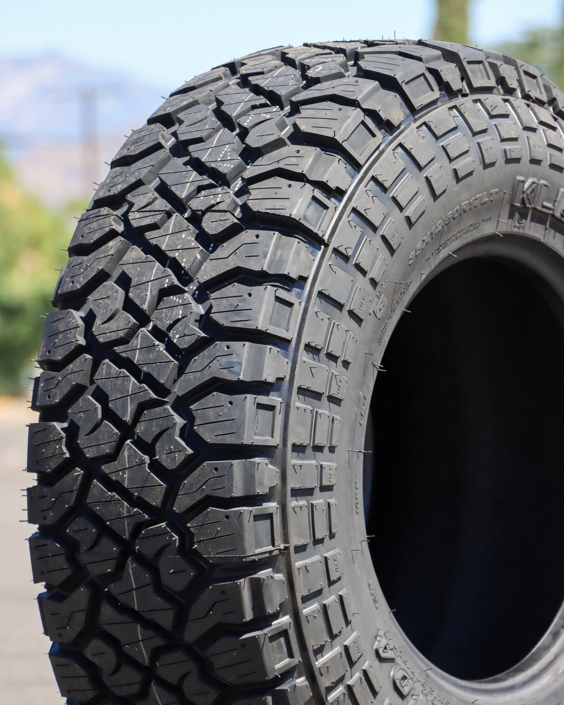 CLose-up of the tread and sidewall of the Kenda Klever R/T tire.